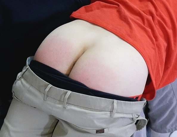 201208101-joshs-butt-plug-spanking